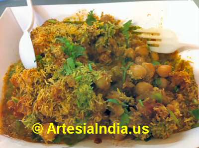 Samosa Chaat image © ArtesiaIndia.us